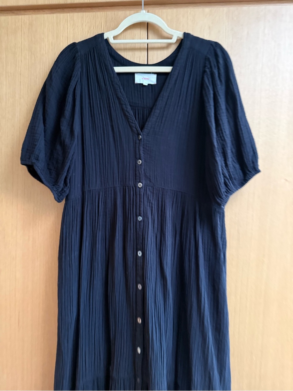 XiRENA Black Tiered V-Neck Puff-Sleeve Midi Dress, size L - Picture 4 of 12